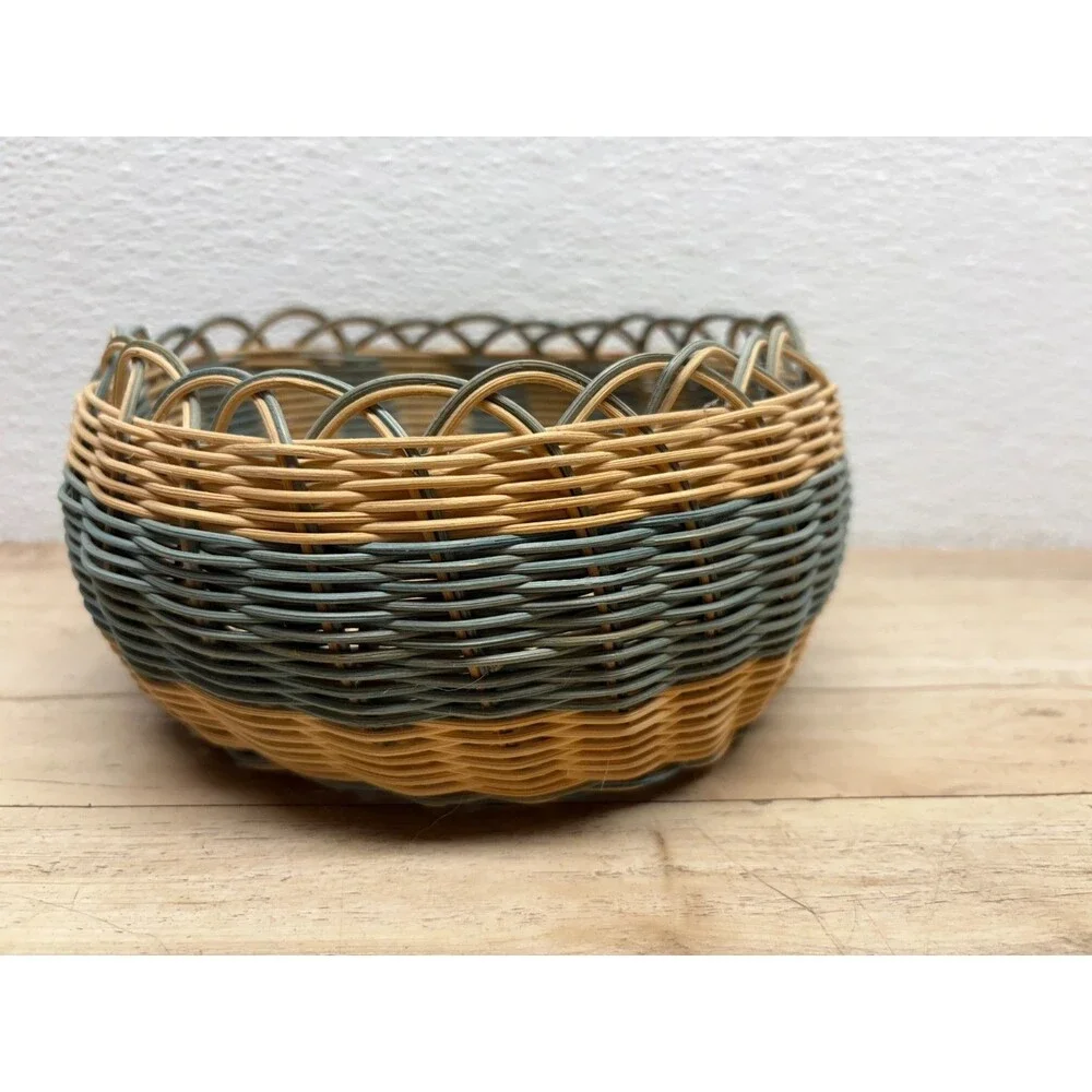 Vtg Handwoven Round Basket 7